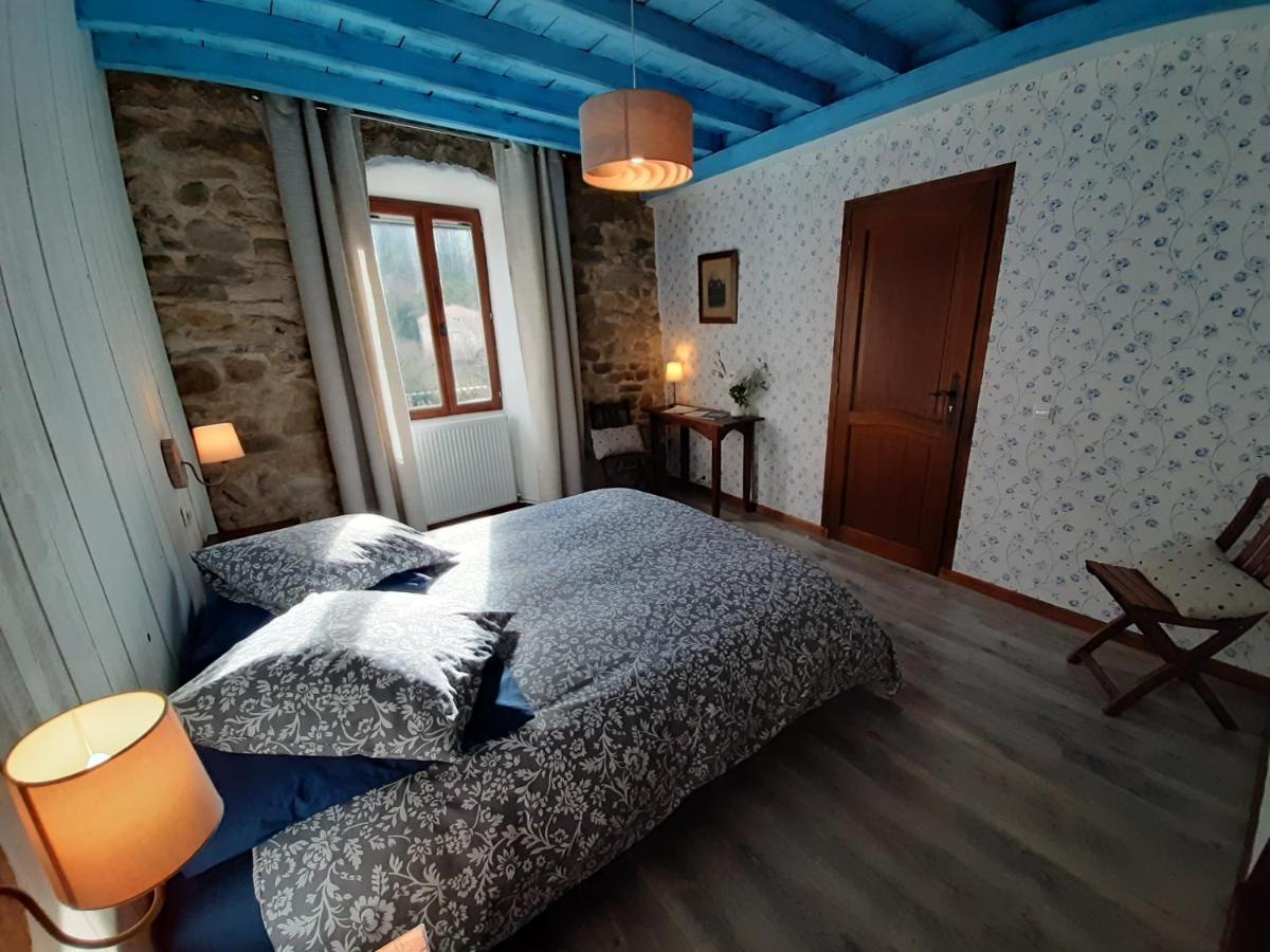 Le Sareymond Bed & Breakfast Menee Exterior photo